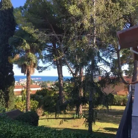 Air-conditioned House In With Swimming Pool And Tennis Court Hébergement de vacances