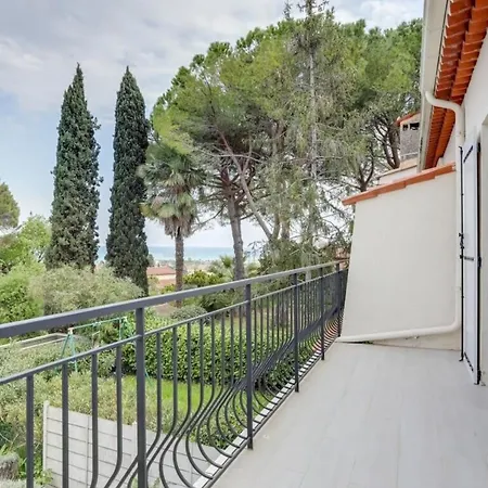 Hébergement de vacances Air-conditioned House In With Swimming Pool And Tennis Court *